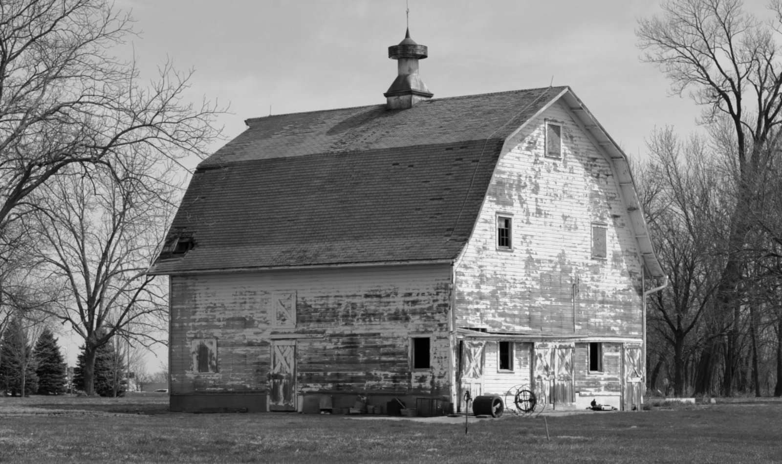 Weathered barn in Oskaloosa, Iowa, Iowa commercial property insurance
